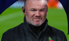 鲁尼：萨拉赫在关键比赛必须回防协助队友，范戴克的进球本应有效