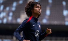 消息来源：USWNT的Lily Yohannes即将从阿贾克斯转会到里昂