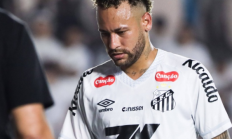 记者：内马尔续约半年，他相信留队更有机会踢世界杯